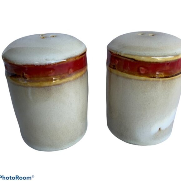 Farmhouse Rooster Salt Pepper Ceramic Shaker Set Hand Painted 2 PC - Picture 5 of 16